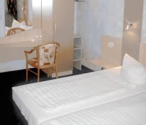 Luxor Hotel Франкфурт на Майн Екстериор снимка